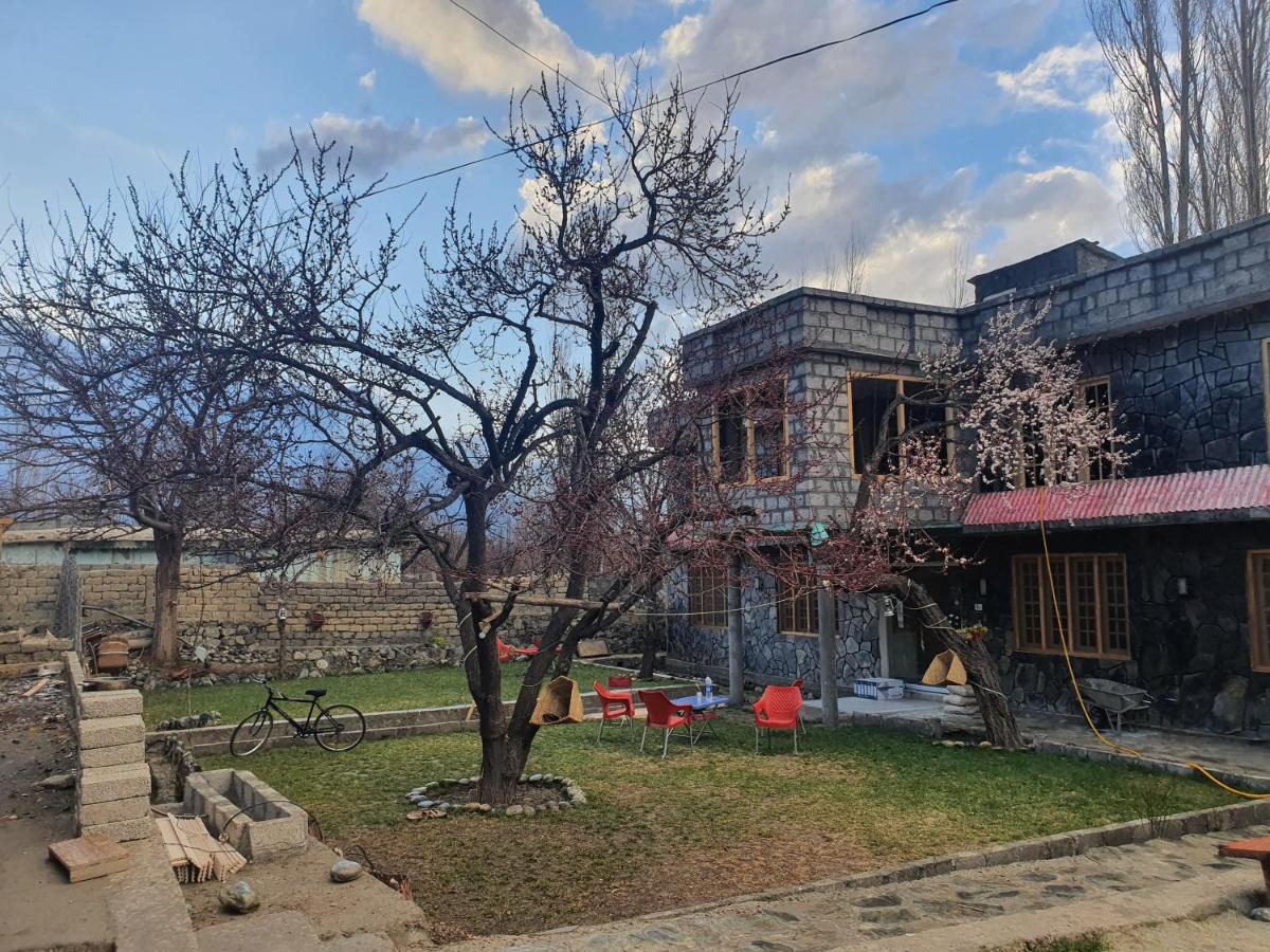 Sehrish Guest House Скарду Екстериор снимка