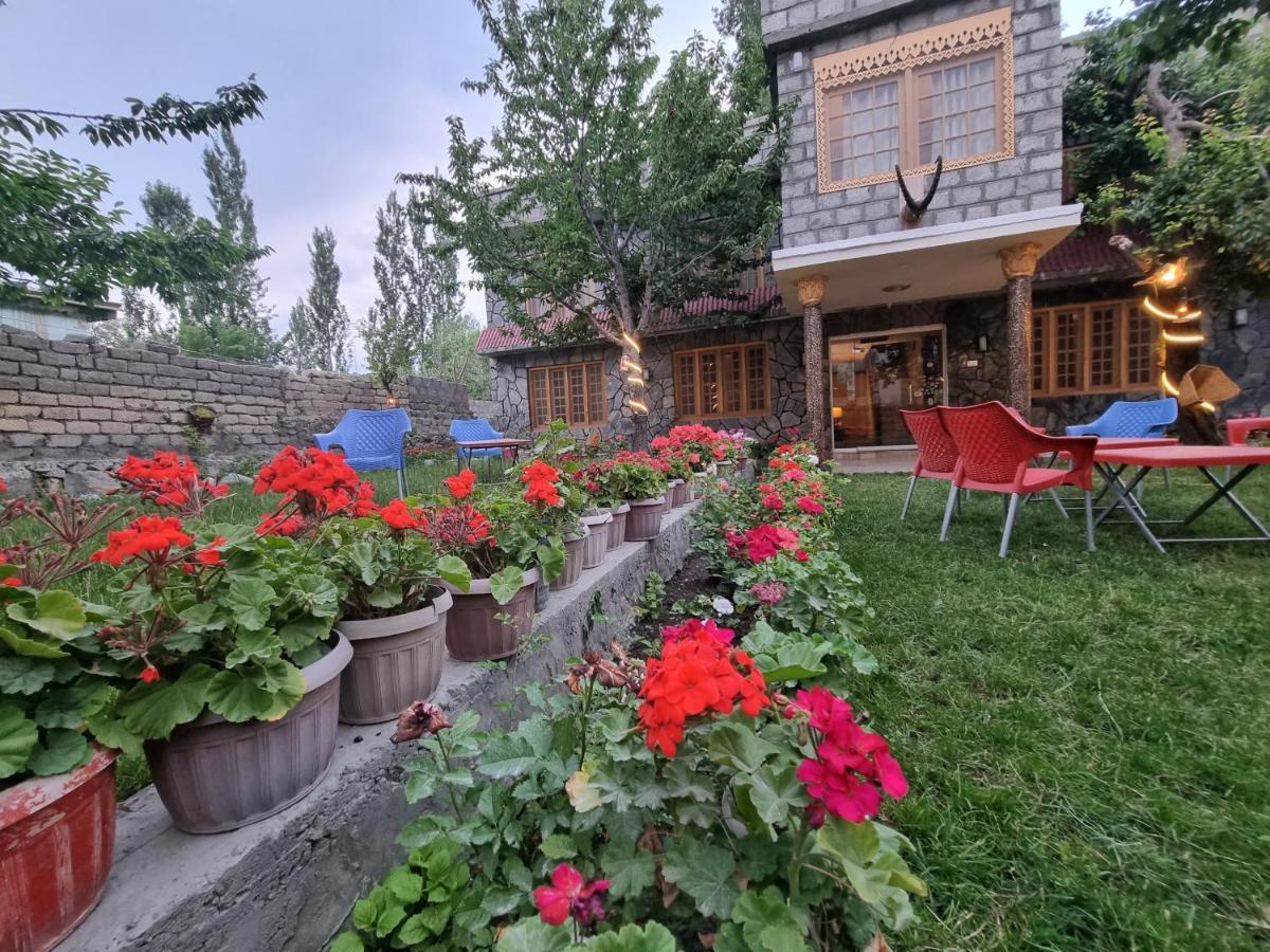Sehrish Guest House Скарду Екстериор снимка